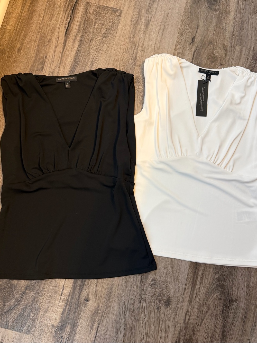 Banana Republic V-Neck Sleeveless Camisoles - Black & White